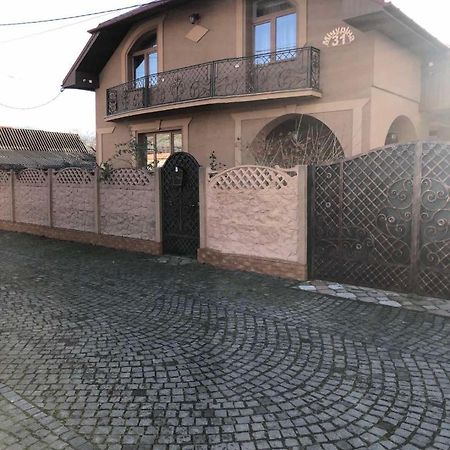Катерина Otel Chynadiyovo Dış mekan fotoğraf